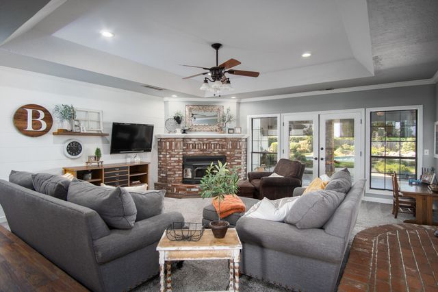 1068 E Waddell Street, Lindsay, CA 93247