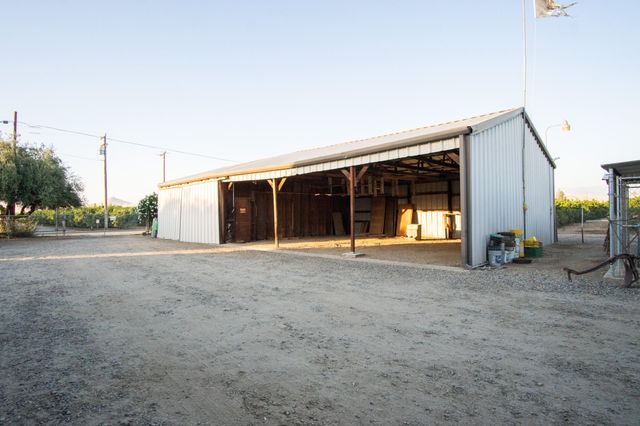 1068 E Waddell Street, Lindsay, CA 93247