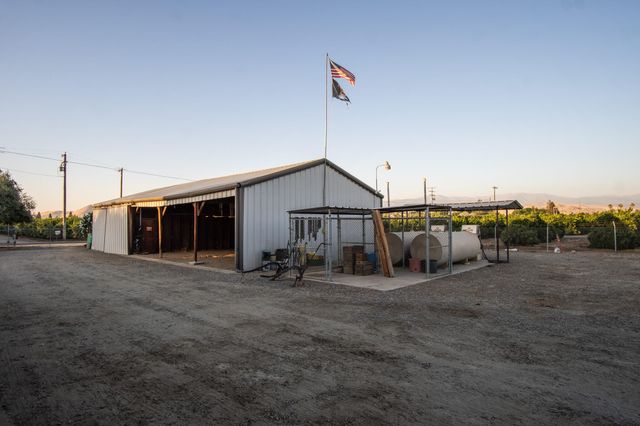 1068 E Waddell Street, Lindsay, CA 93247