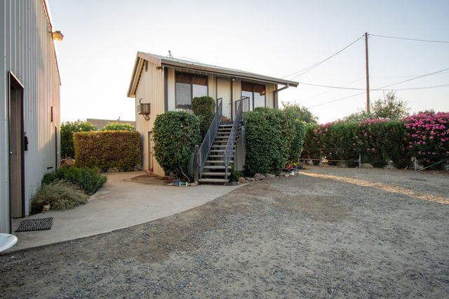 1068 E Waddell Street, Lindsay, CA 93247