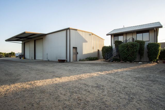 1068 E Waddell Street, Lindsay, CA 93247