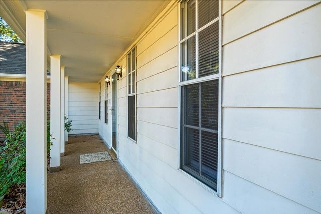 8095 KERRY DR, Memphis, TN 38018