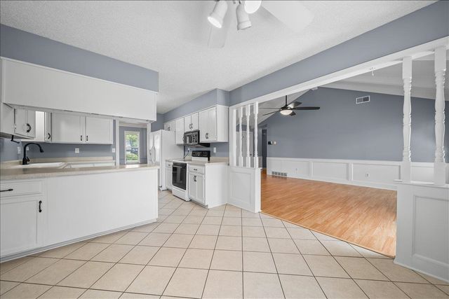 8095 KERRY DR, Memphis, TN 38018
