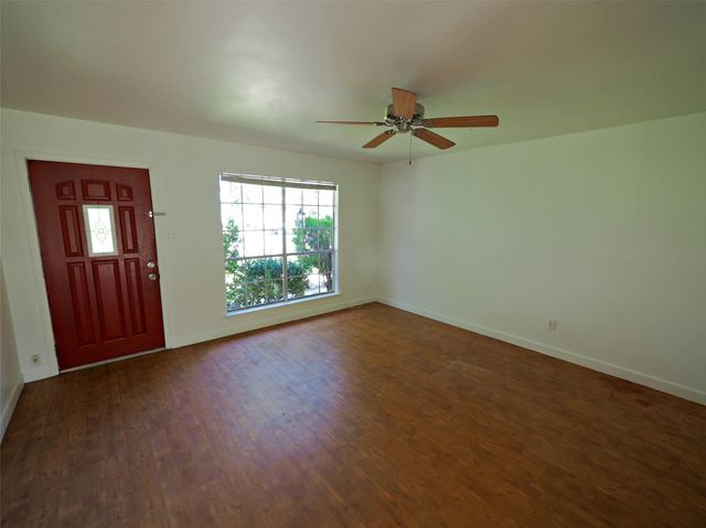 1503 Meadows DR, Round Rock, TX 78681