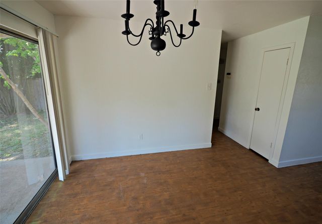 1503 Meadows DR, Round Rock, TX 78681