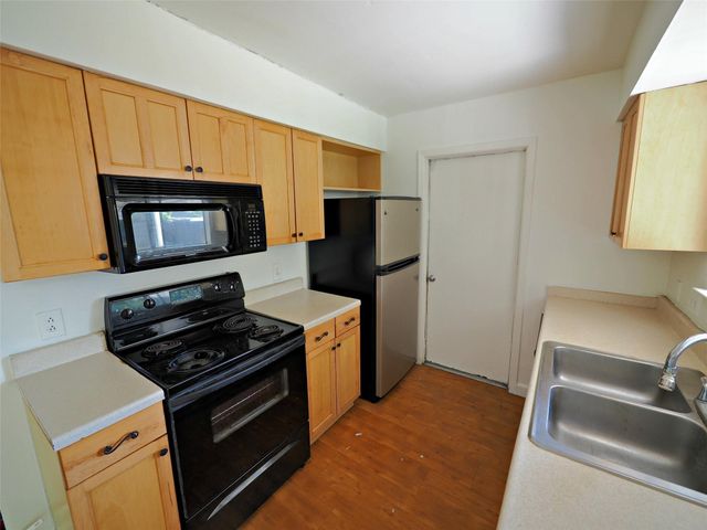 1503 Meadows DR, Round Rock, TX 78681