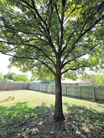 1503 Meadows DR, Round Rock, TX 78681