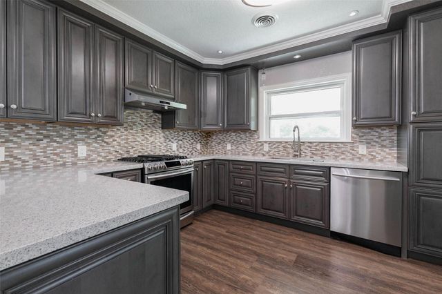 112 Wood Avenue, Baytown, TX 77520