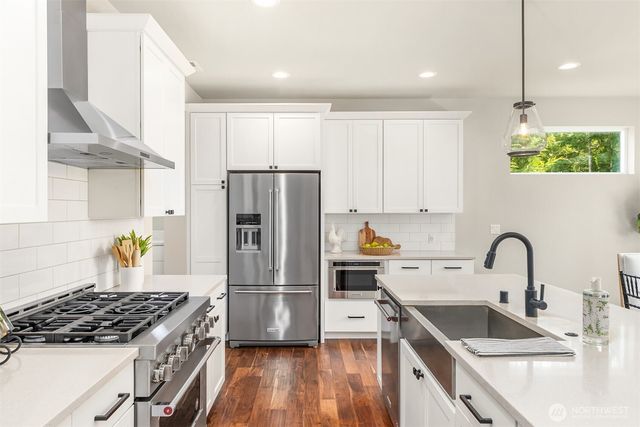 5597 NW Muddy Paws Court, Bremerton, WA 98312