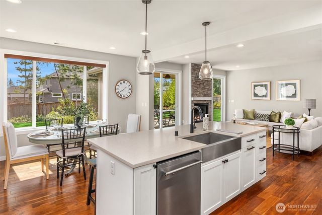 5597 NW Muddy Paws Court, Bremerton, WA 98312