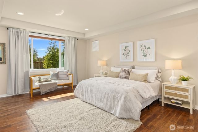 5597 NW Muddy Paws Court, Bremerton, WA 98312