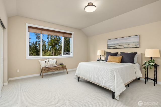 5597 NW Muddy Paws Court, Bremerton, WA 98312
