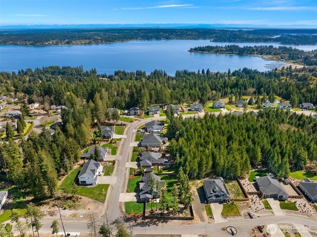 5597 NW Muddy Paws Court, Bremerton, WA 98312