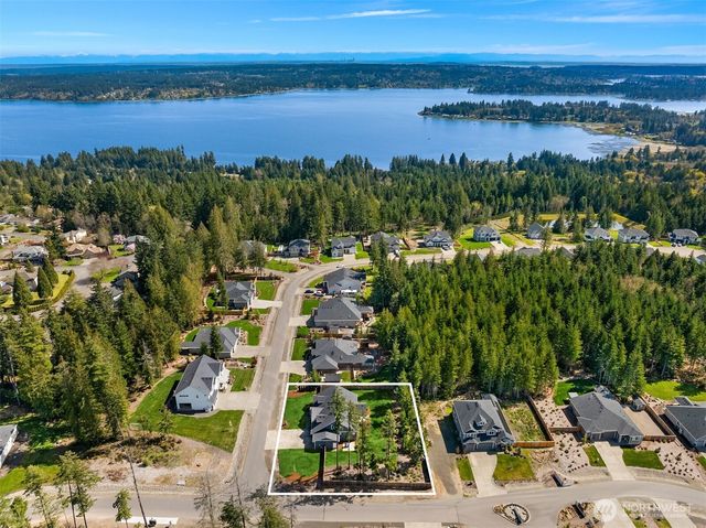 5597 NW Muddy Paws Court, Bremerton, WA 98312