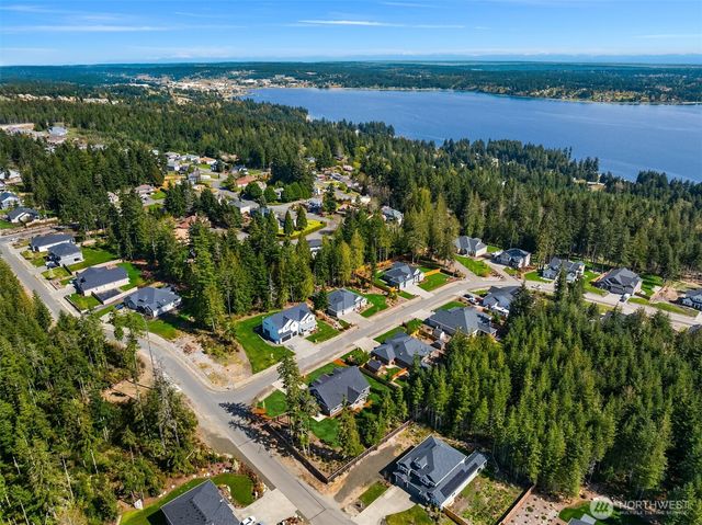 5597 NW Muddy Paws Court, Bremerton, WA 98312