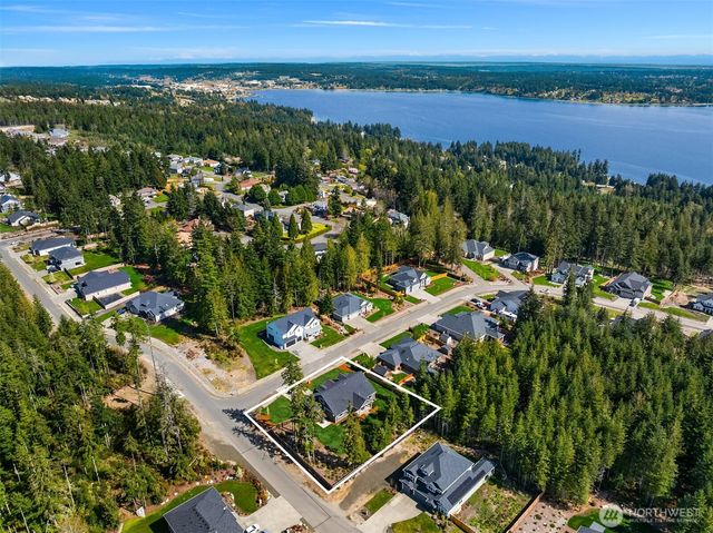 5597 NW Muddy Paws Court, Bremerton, WA 98312