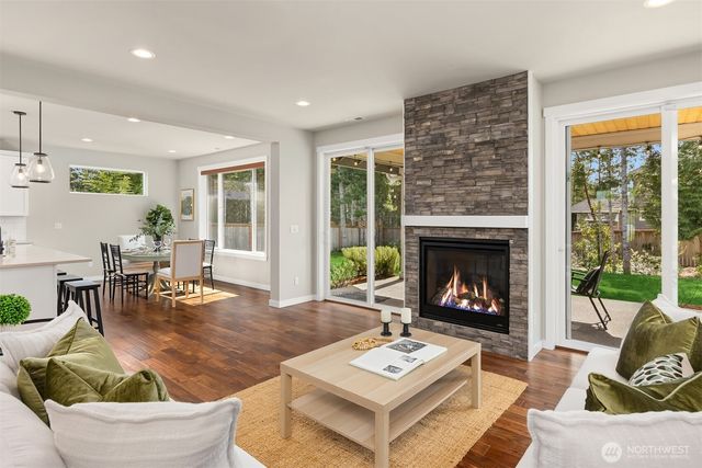 5597 NW Muddy Paws Court, Bremerton, WA 98312