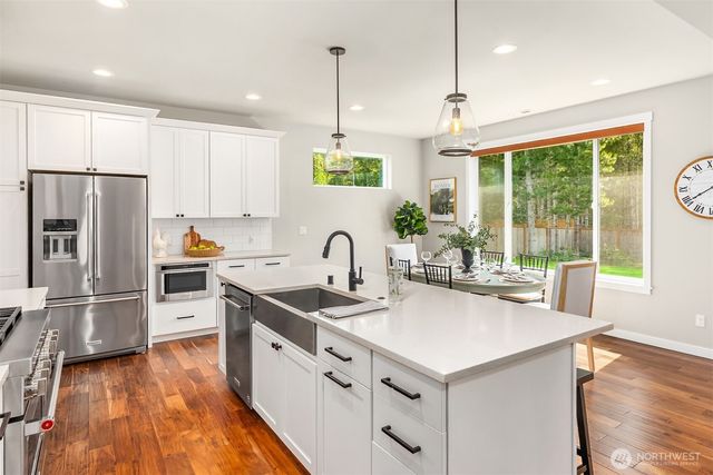 5597 NW Muddy Paws Court, Bremerton, WA 98312