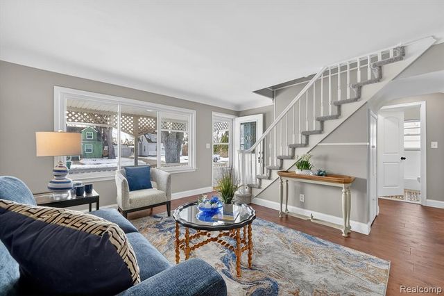 33544 Brown Street, Garden City, MI 48135