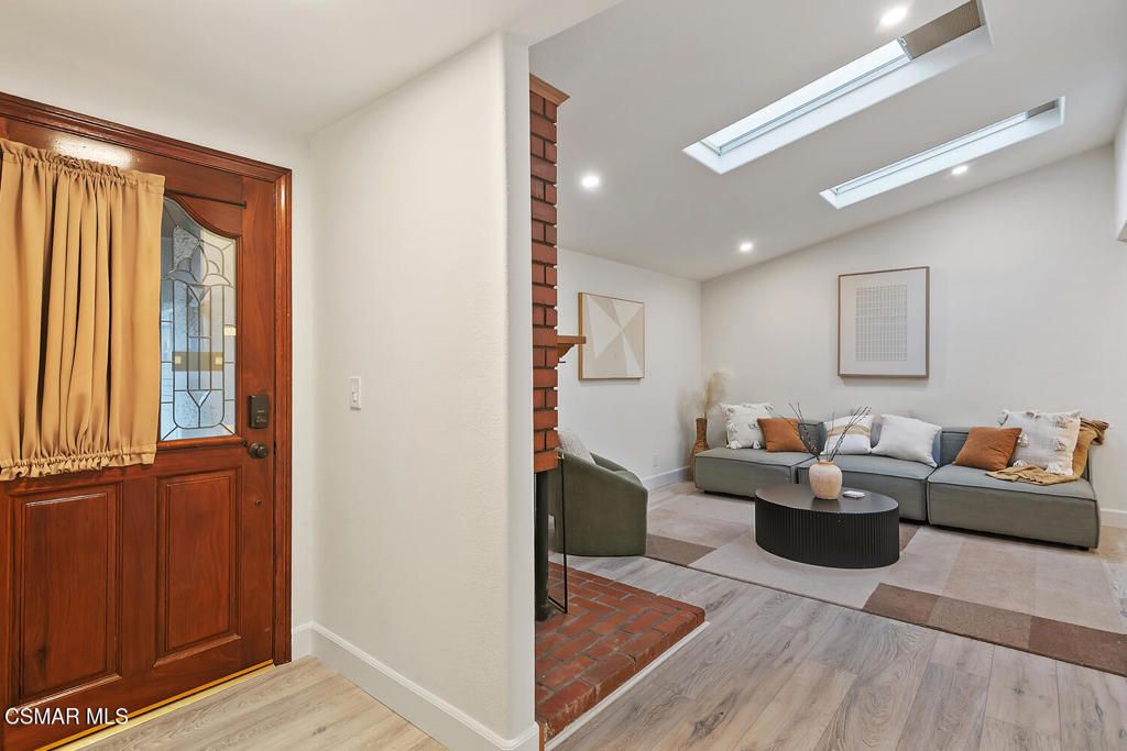 Image 2 of property listing at 1529 Paul Street, Simi Valley, CA 93065