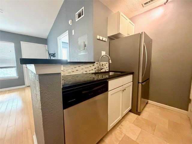 3204 Manchaca RD 302, Austin, TX 78704