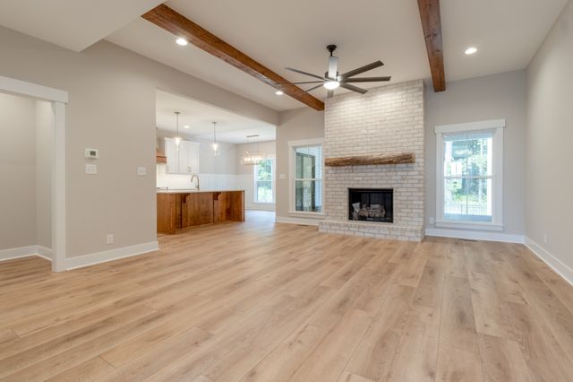 1073 Gratton Rd, Clarksville, TN 37043