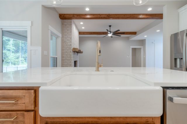 1073 Gratton Rd, Clarksville, TN 37043