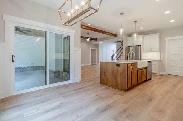 1073 Gratton Rd, Clarksville, TN 37043