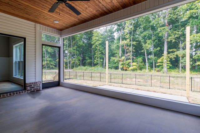 1073 Gratton Rd, Clarksville, TN 37043