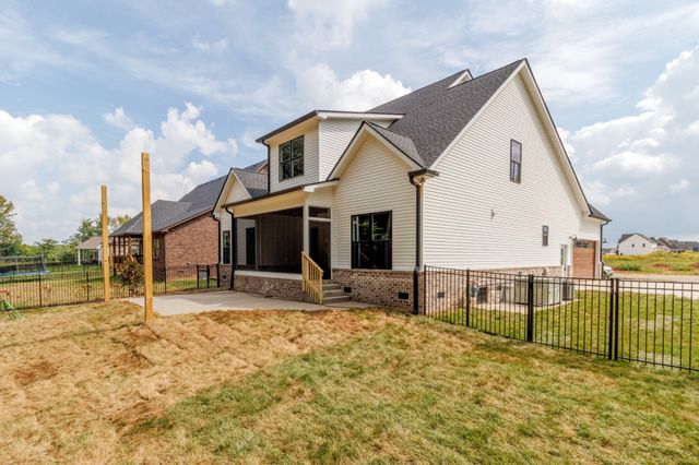 1073 Gratton Rd, Clarksville, TN 37043