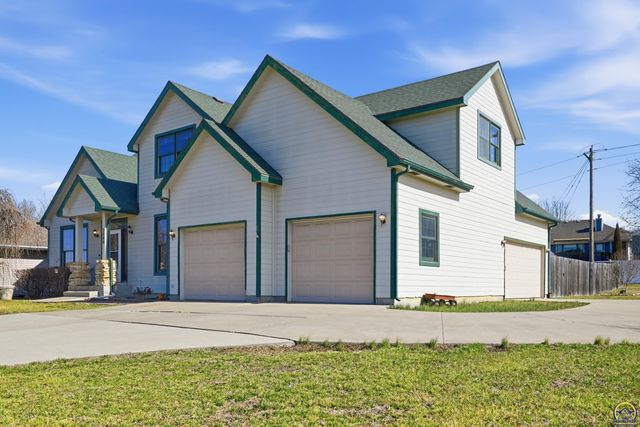 2848 SW Indian Hills RD, Topeka, KS 66614