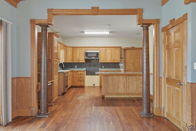 2848 SW Indian Hills RD, Topeka, KS 66614