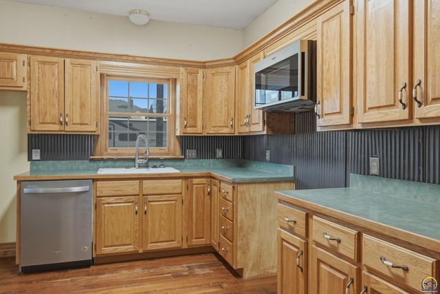 2848 SW Indian Hills RD, Topeka, KS 66614