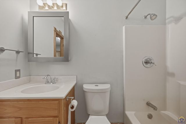 2848 SW Indian Hills RD, Topeka, KS 66614