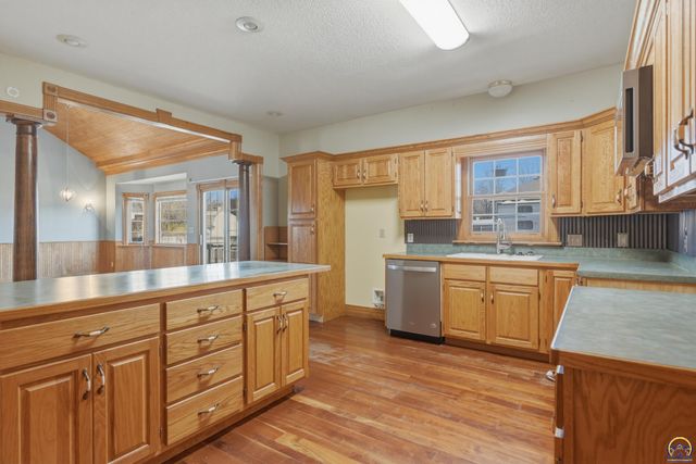 2848 SW Indian Hills RD, Topeka, KS 66614