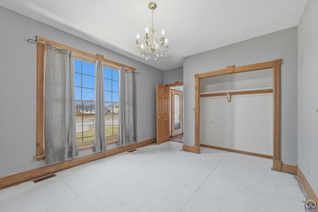 2848 SW Indian Hills RD, Topeka, KS 66614