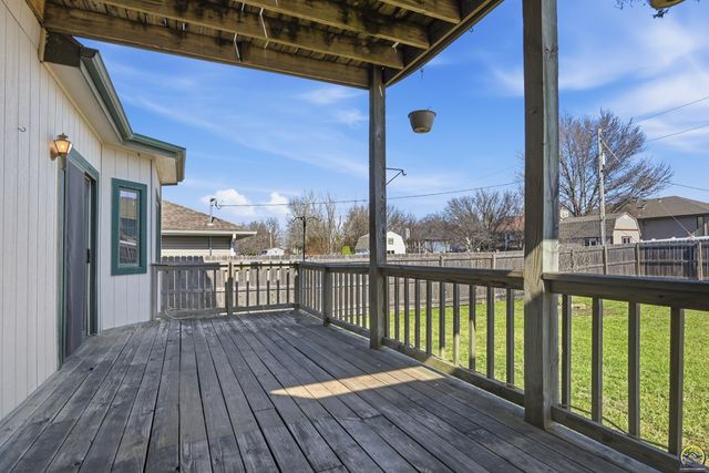 2848 SW Indian Hills RD, Topeka, KS 66614