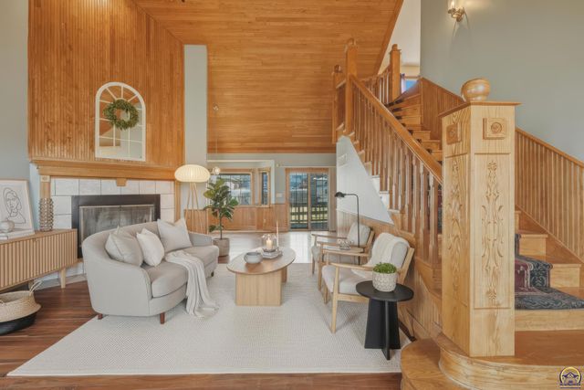 2848 SW Indian Hills RD, Topeka, KS 66614