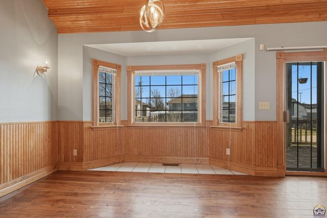 2848 SW Indian Hills RD, Topeka, KS 66614