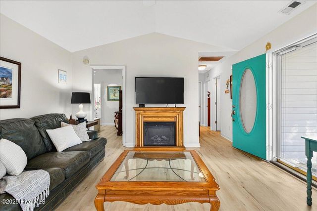 105 SE 36th Street, Oak Island, NC 28465