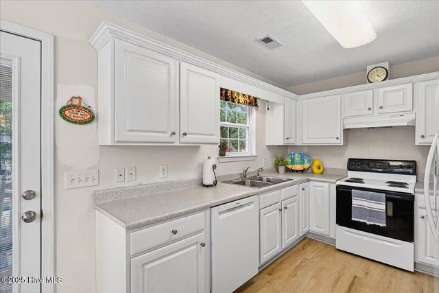 105 SE 36th Street, Oak Island, NC 28465