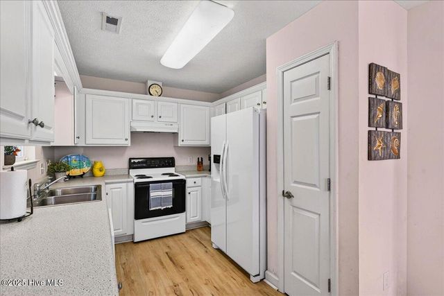 105 SE 36th Street, Oak Island, NC 28465