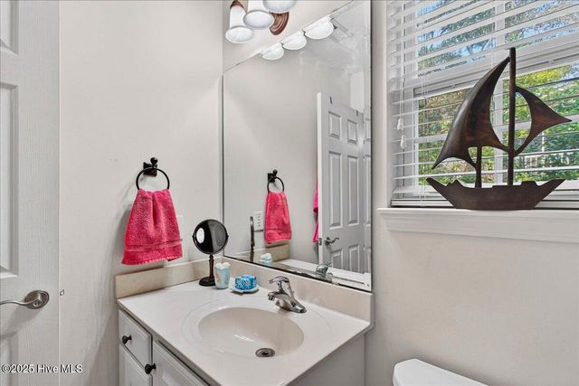 105 SE 36th Street, Oak Island, NC 28465