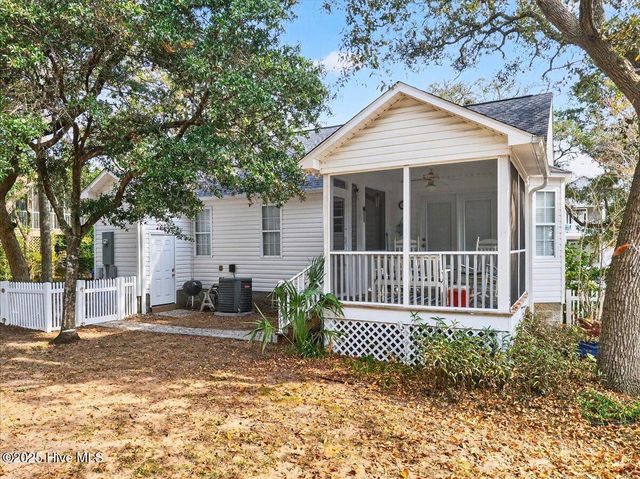 105 SE 36th Street, Oak Island, NC 28465