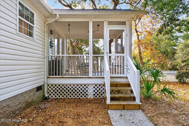 105 SE 36th Street, Oak Island, NC 28465