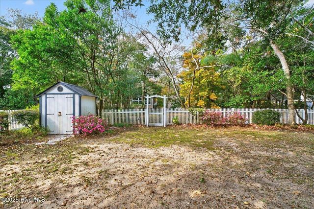 105 SE 36th Street, Oak Island, NC 28465