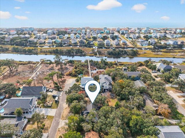 105 SE 36th Street, Oak Island, NC 28465