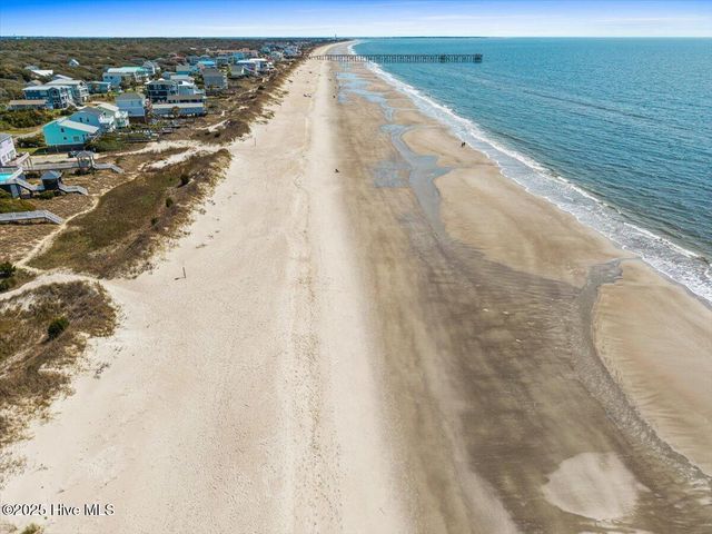 105 SE 36th Street, Oak Island, NC 28465