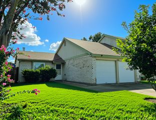 2925 Fairway Drive, Grand Prairie, TX 75052