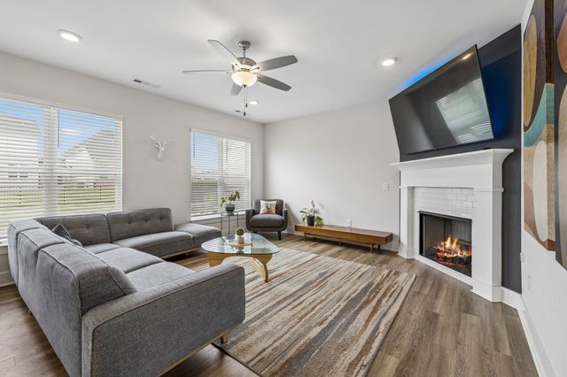 301 Booker Dr, Gallatin, TN 37066